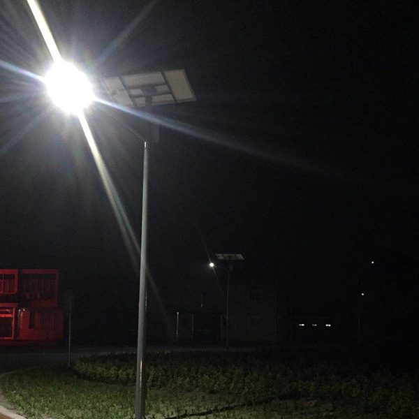 Lampadaire solaire LED 30W