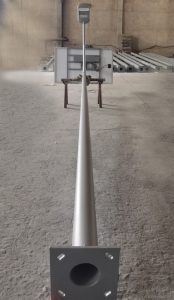 Poteau resistant au vent