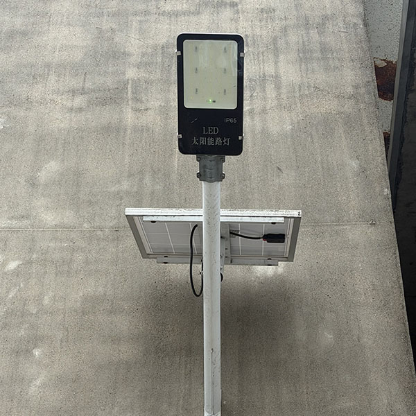 Lampadaire solaire IP65